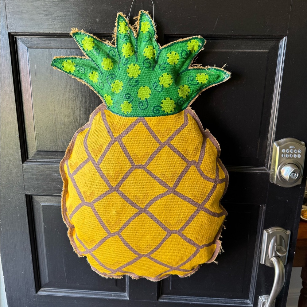 Pineapple door hanger